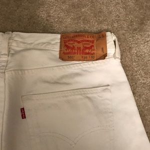 White Levi 501’ Jean